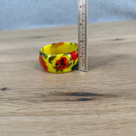 Vintage Laminated Lucite Bangle Bracelet Bright Yellow Red Green Floral Chunky - Picture 7 of 8